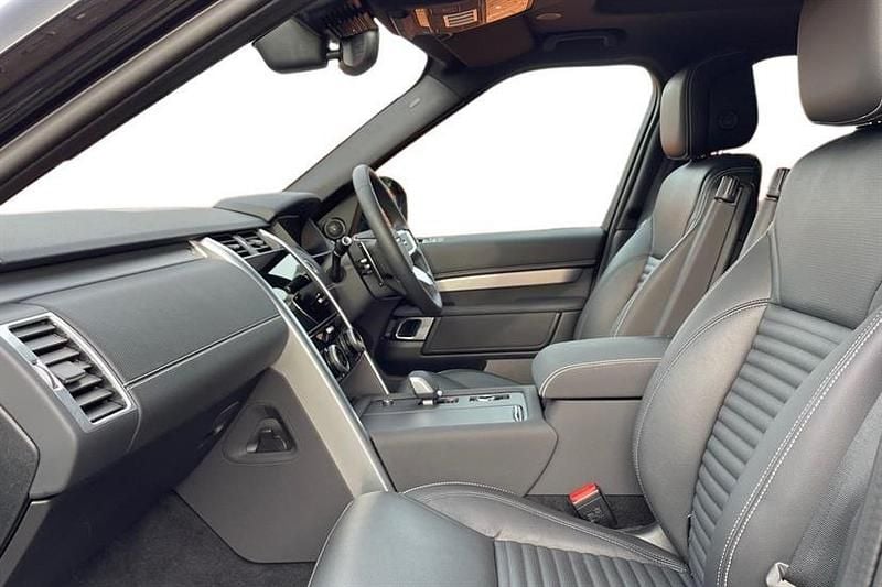 Used Land Rover Discovery 5 SE Dynamic 350 HP (257 kW) 2025 Santorini black SUV