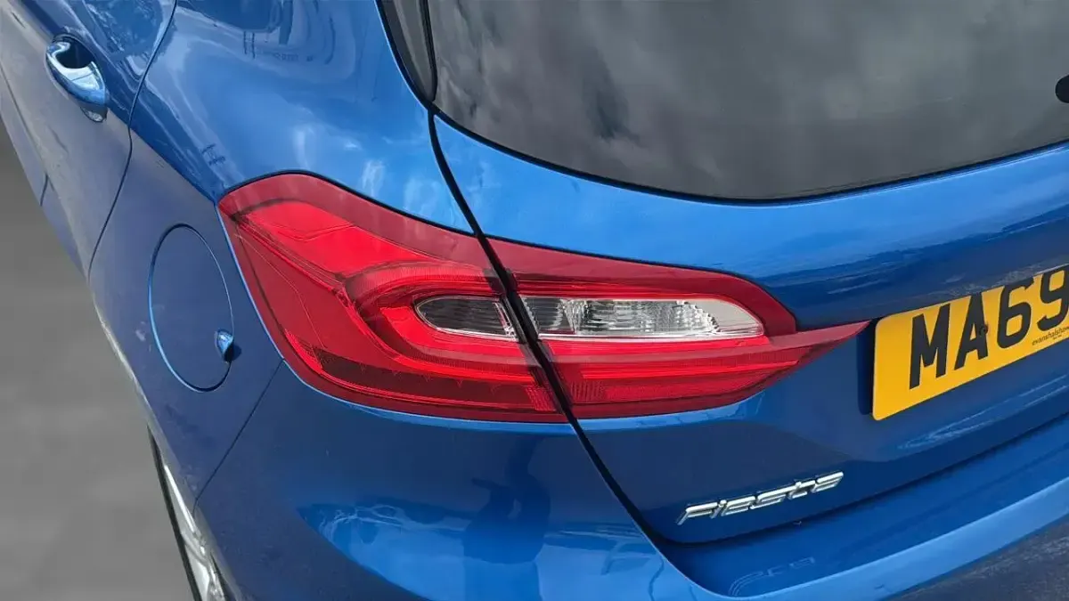 Used Ford Fiesta Titanium 99 HP (72 kW) 2019 Blue Hatchback