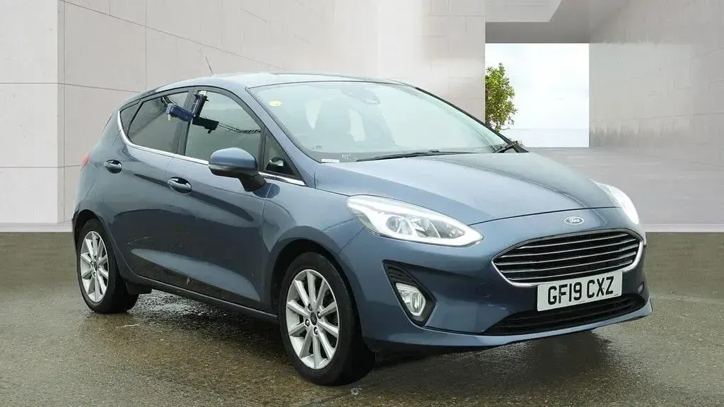 Begagnad Ford Fiesta Titanium 2019 Blå Halvkombi