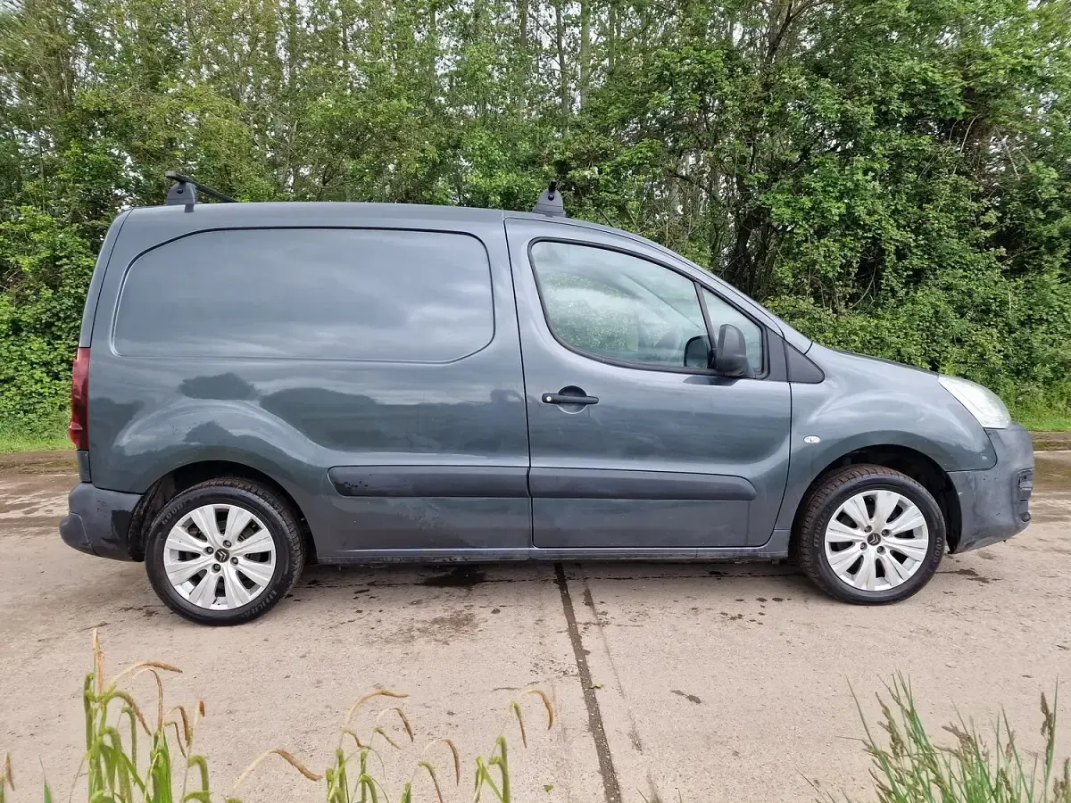 Used Citroën Berlingo 75 HP (55 kW) 2017 Grey MPV