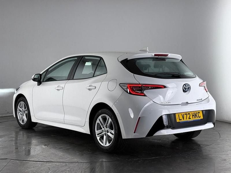 Used Toyota Corolla 122 HP (89 kW) 2022 White Hatchback
