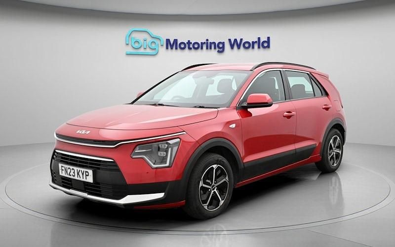 Begagnad Kia Niro 141 HK (103 kW) 2023 Röd SUV