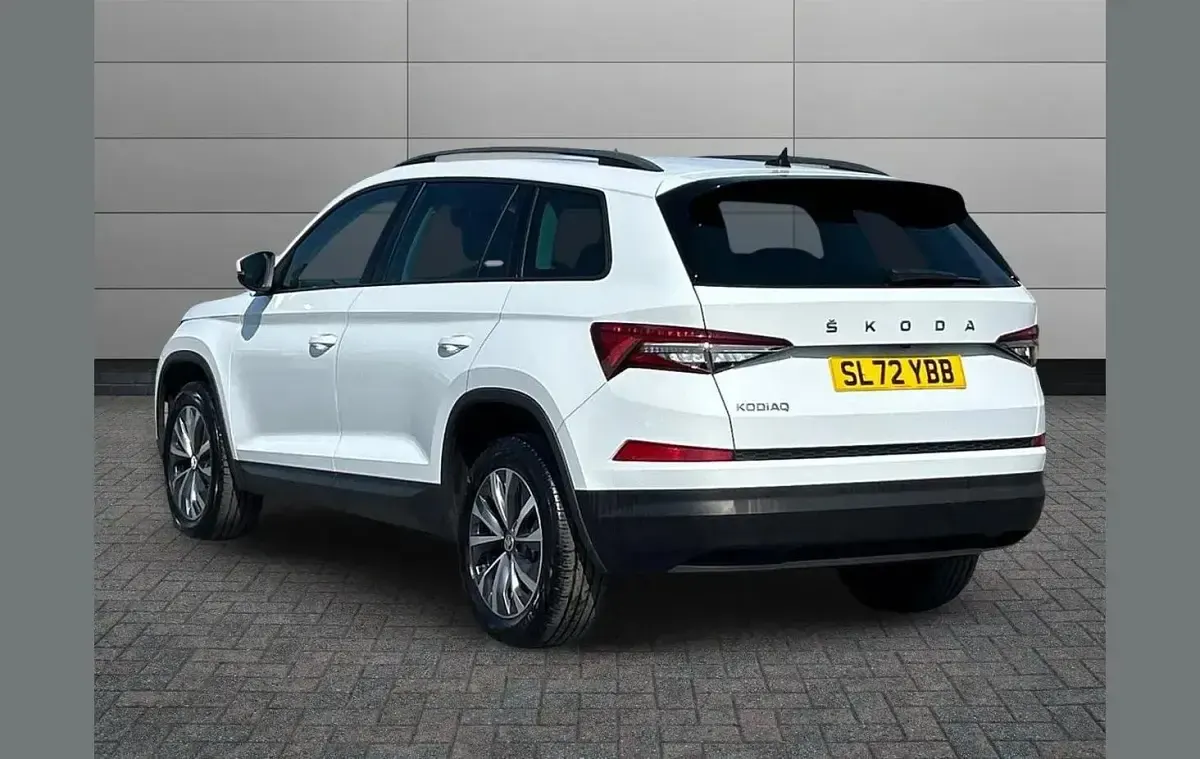 Used Skoda Kodiaq SE Drive 147 HP (108 kW) 2023 Moon white metallic SUV