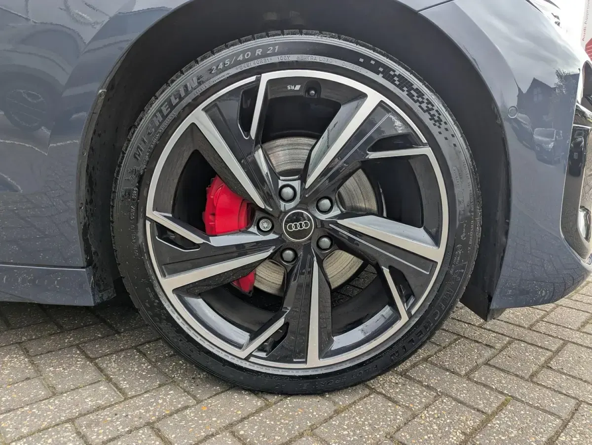 Begagnad Audi A6 e-tron Performance 280 kW (381 HK) 2025 Blå Kombi