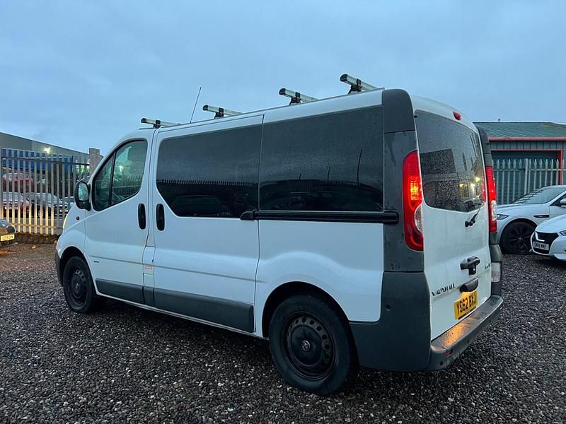 Second-hand Vauxhall Vivaro 90 CP (66 kW) 2012 Alb Monovolum