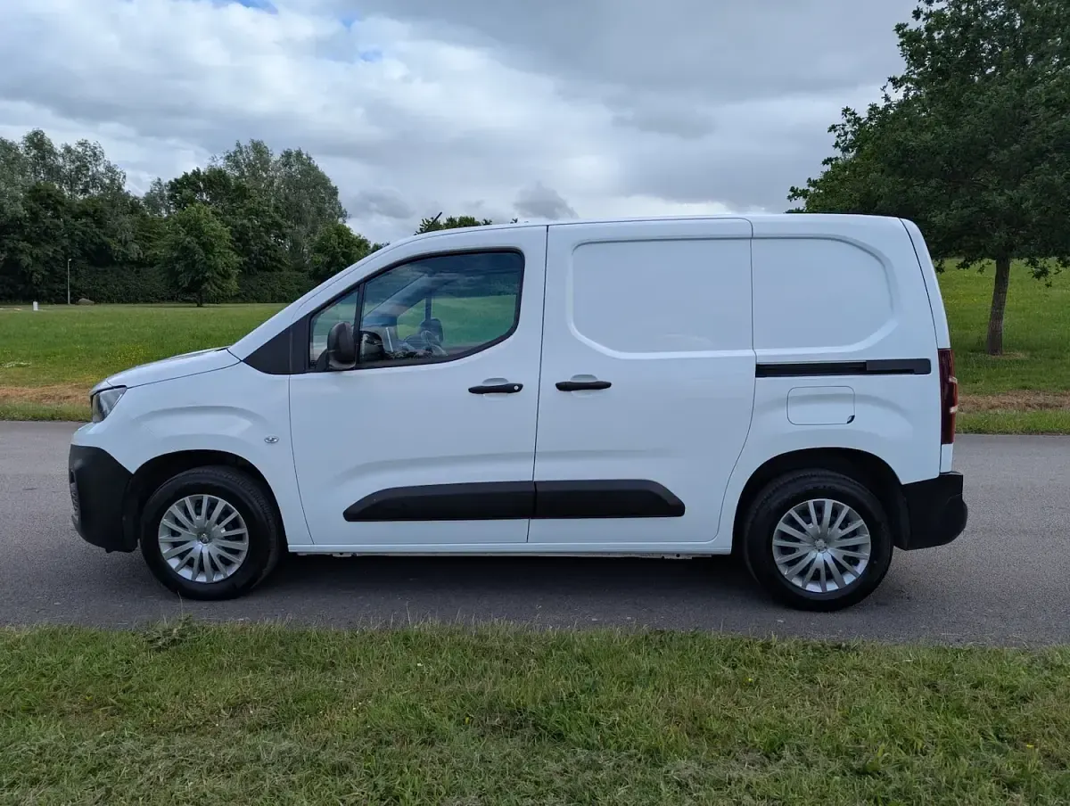 Used Peugeot Partner Premium 2021 White MPV