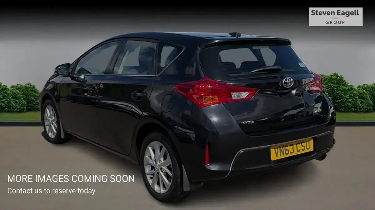 Used Toyota Auris 132 HP (97 kW) 2013 Black Hatchback