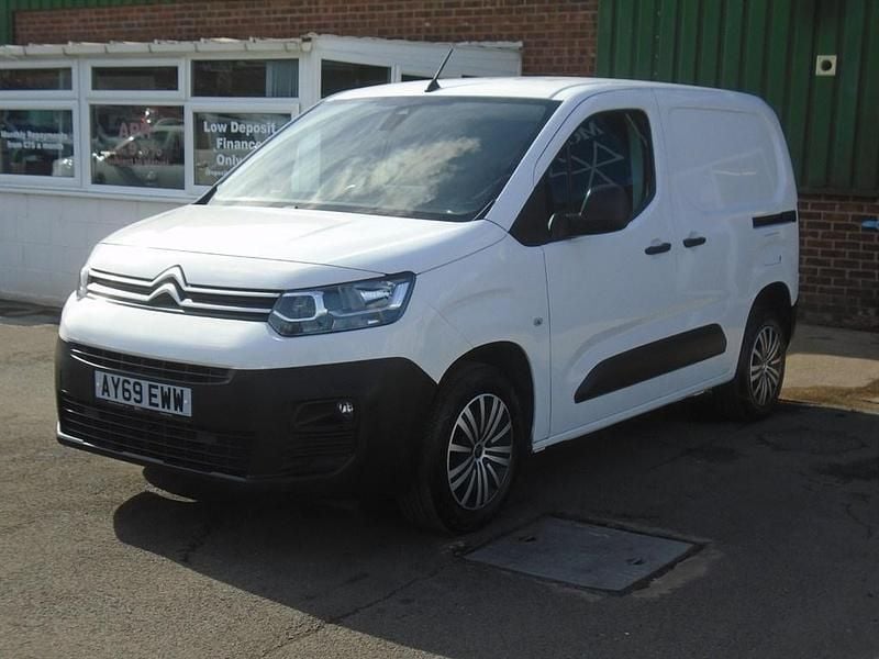Used Citroën Berlingo 130 HP (95 kW) 2020 White MPV