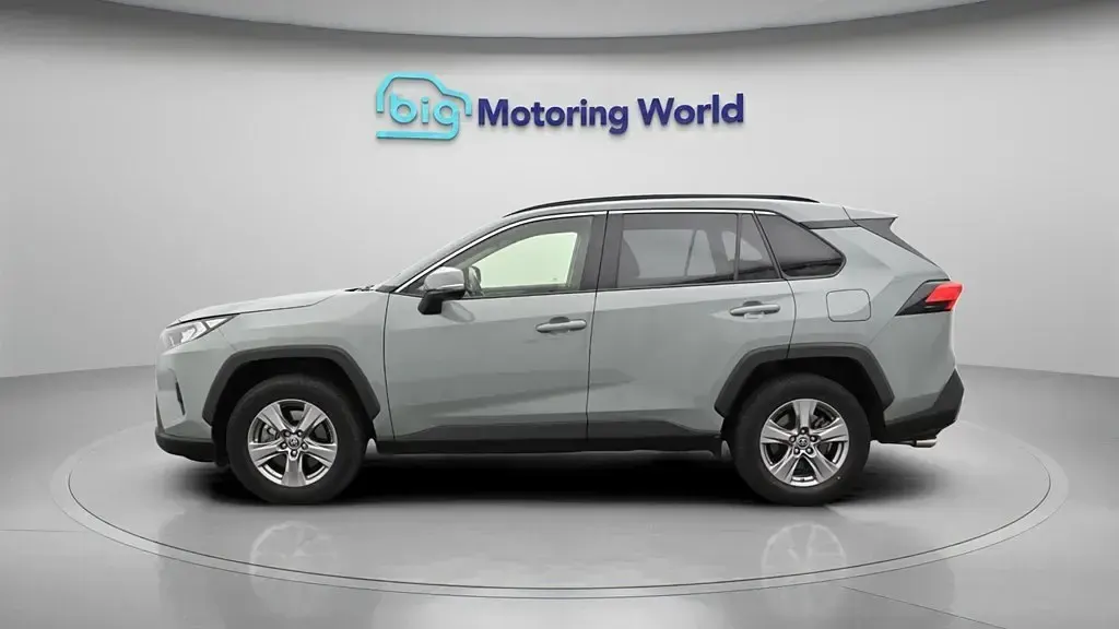 Second-hand Toyota RAV4 Hybrid 218 CP (160 kW) 2023 Verde SUV