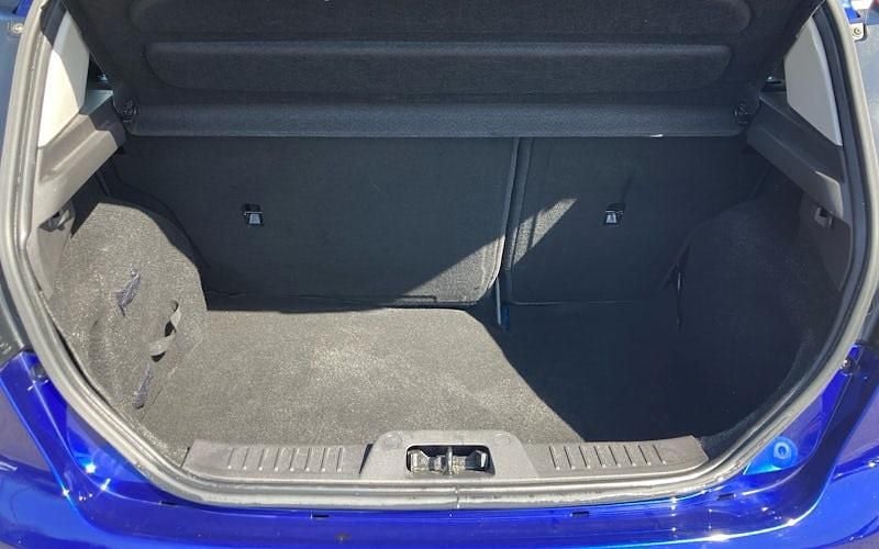 Usado Ford Fiesta Zetec 101 HP (74 kW) 2017 Azul Citadino