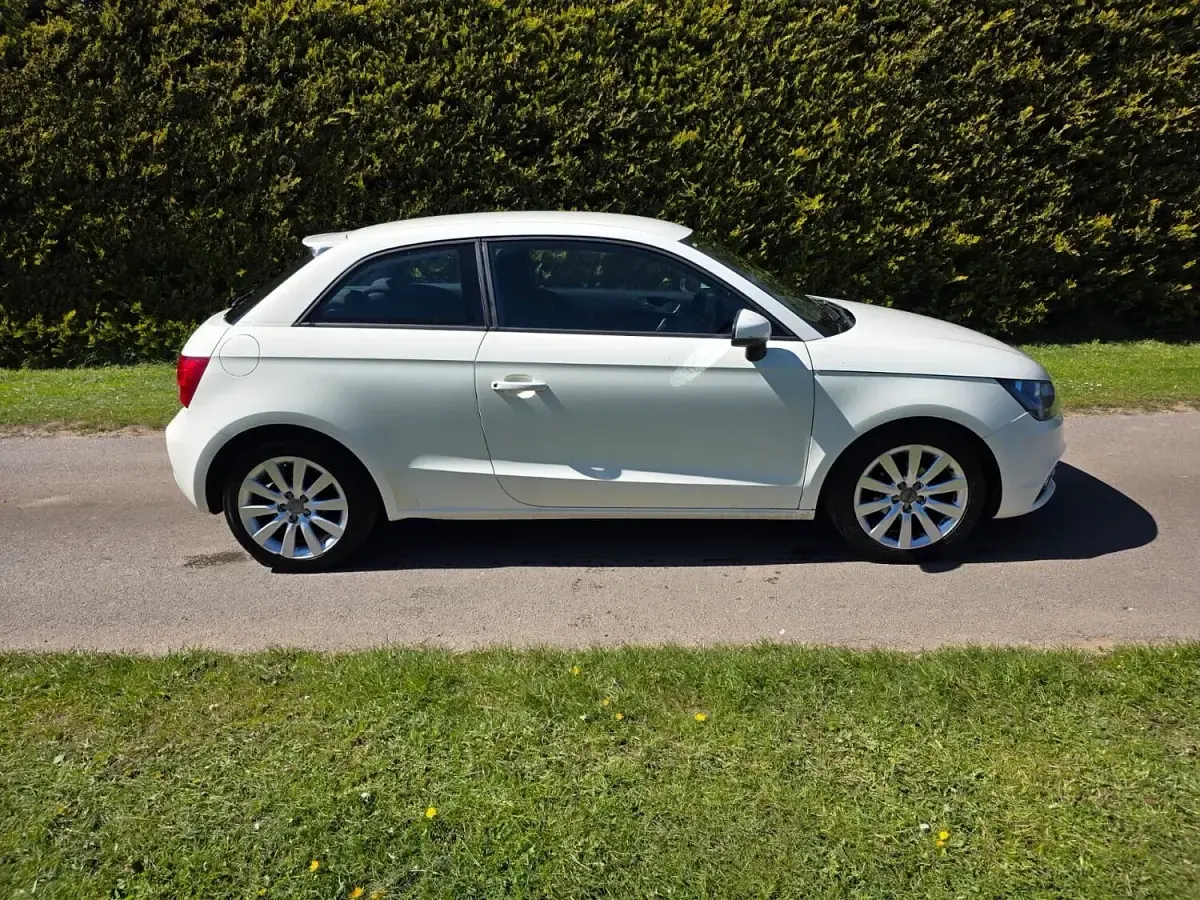 Used Audi A1 Sport 86 HP (63 kW) 2013 White Hatchback
