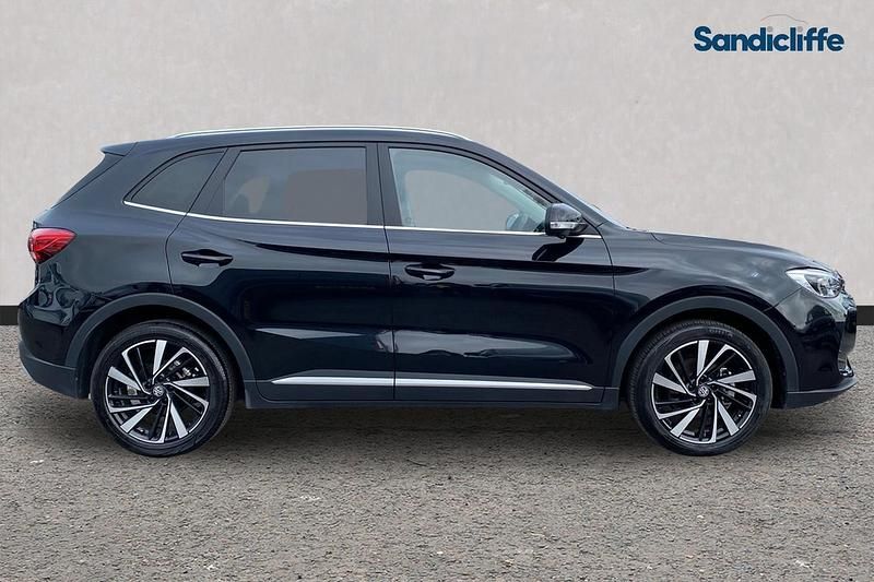 Used MG ZS Trophy 196 HP (144 kW) 2024 Metallic  black pearl SUV