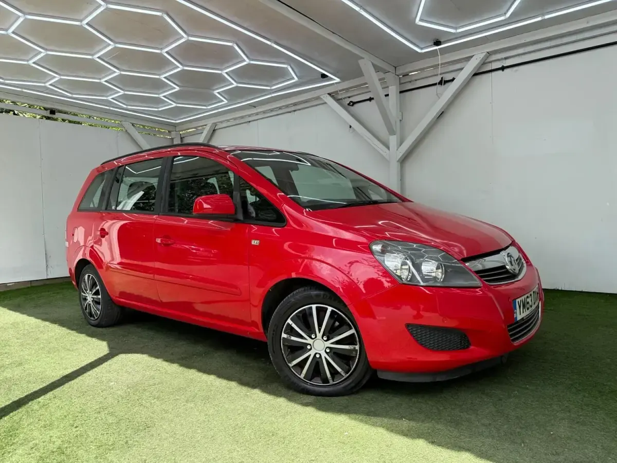 Used Vauxhall Zafira 120 HP (88 kW) 2014 Red MPV