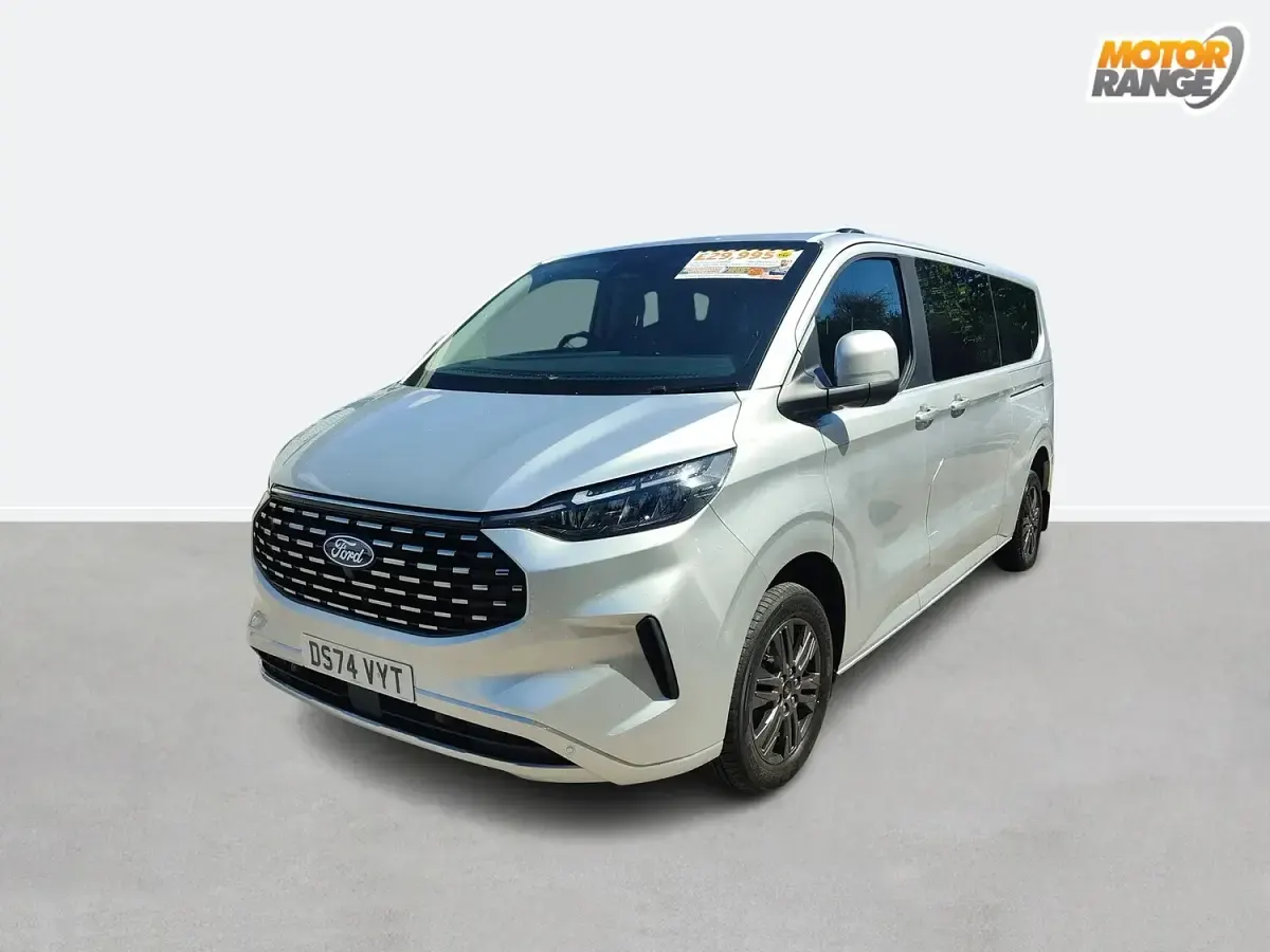 Usado Ford Tourneo Titanium 136 HP (100 kW) 2024 Prateado Monovolume
