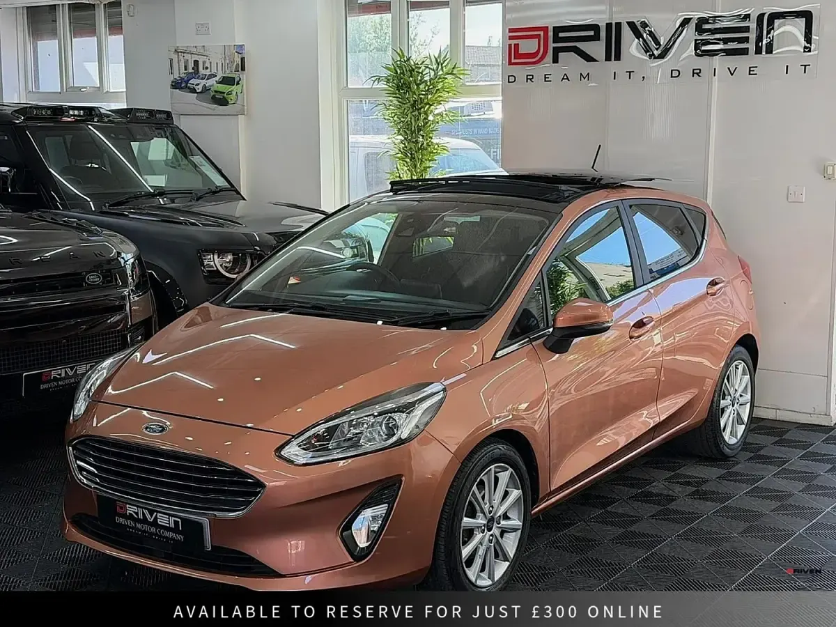 Używany Ford Fiesta Titanium 2018 Brązowy Hatchback