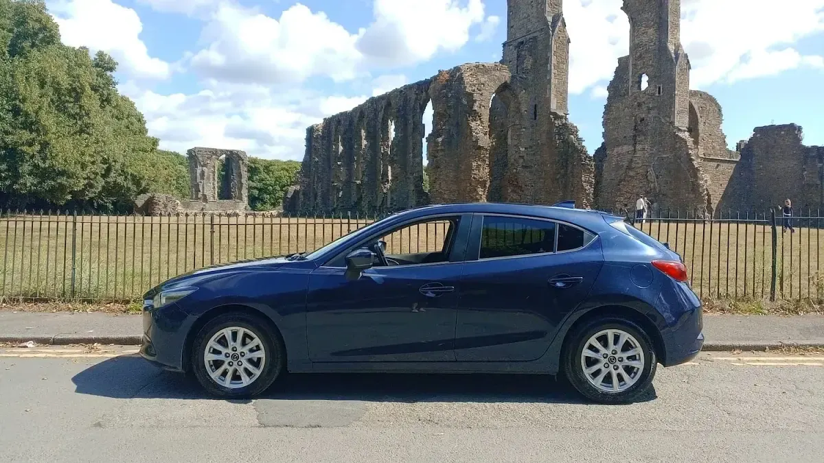Used Mazda 3 105 HP (77 kW) 2017 Blue Hatchback