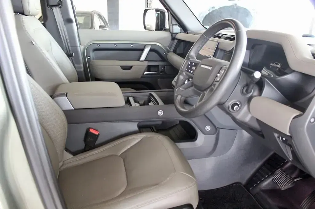 Used Land Rover Defender HSE Dynamic 300 HP (220 kW) 2022 Green SUV