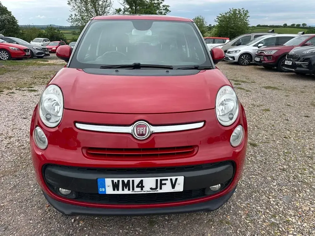 Used Fiat 500L Lounge 85 HP (62 kW) 2014 Red MPV