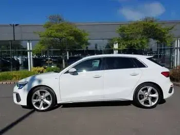 Używany Audi A3 S-Line 150 KM (110 kW) 2023 Biały Sedan/Limuzyna