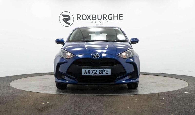 Used Toyota Yaris Hybrid 116 HP (85 kW) 2022 Blue Hatchback