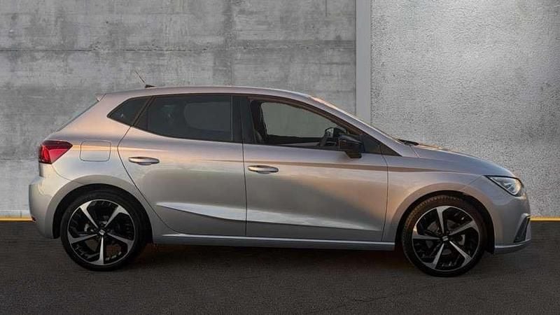 Used Seat Ibiza FR Sport 110 HP (80 kW) 2024 Silver Hatchback