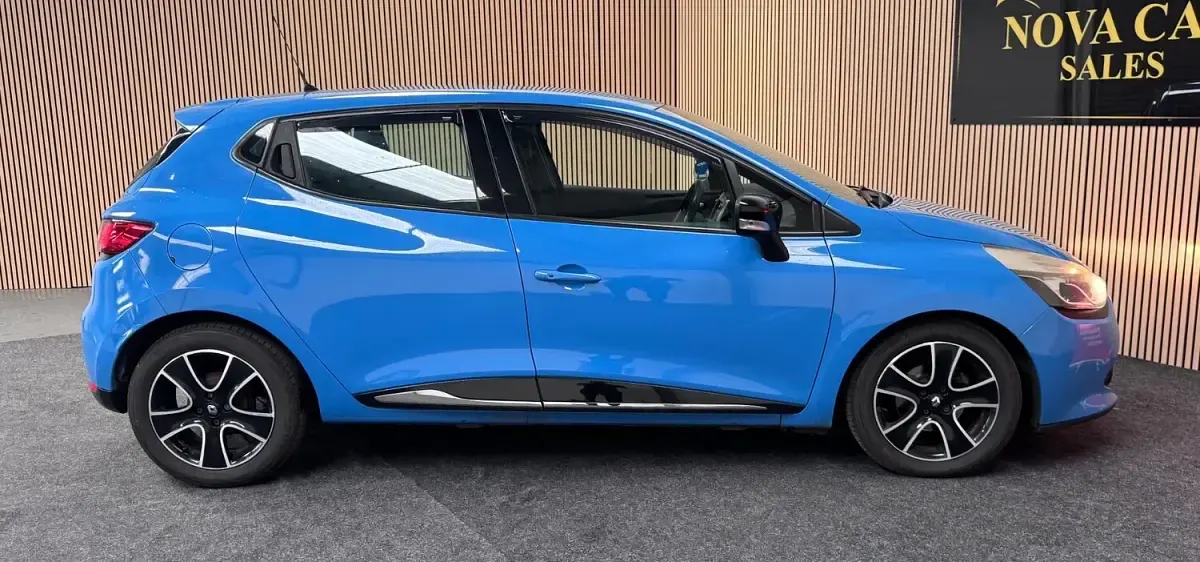 Used Renault Clio Dynamique 2015 Blue Hatchback