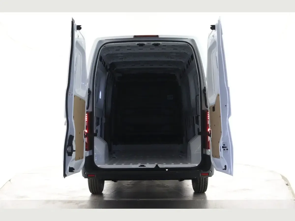 New Renault Master 2026 White MPV