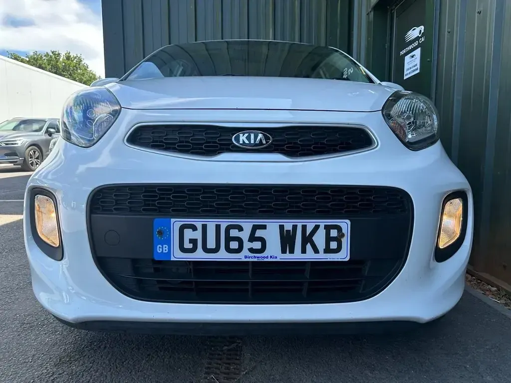 Used Kia Picanto 65 HP (47 kW) 2015 White Hatchback