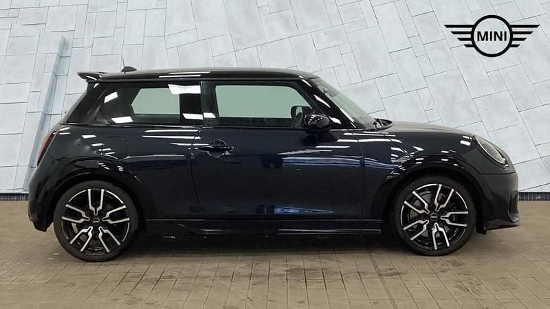 Usado Mini Cooper Hatch 113 kW (154 CV) 2025 Gris Utilitario