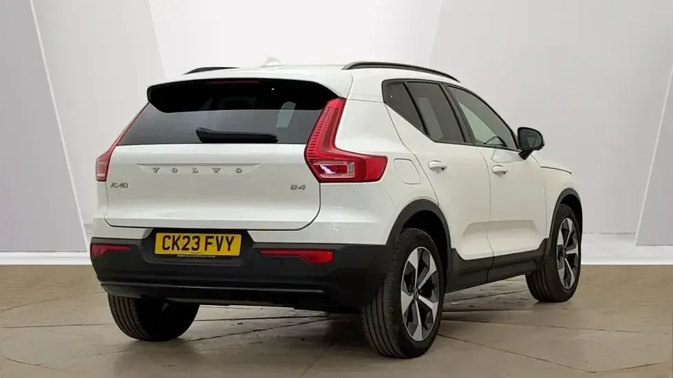 Used Volvo XC40 Ultimate 197 HP (144 kW) 2023 Metallic  crystal white SUV