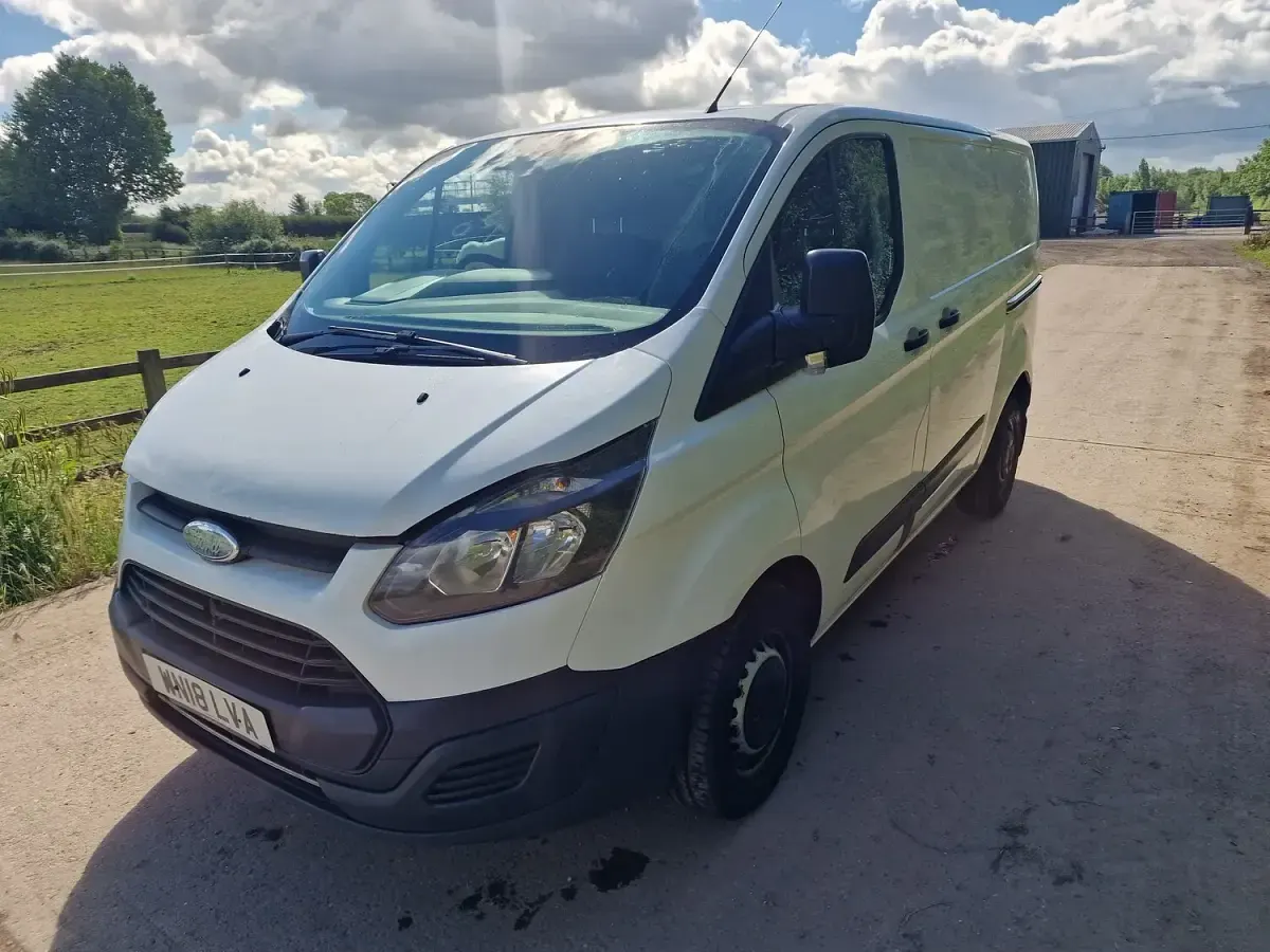 Used Ford Transit Custom 105 HP (77 kW) 2018 White Van