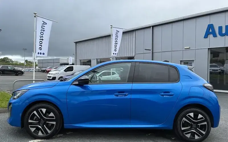 Used Peugeot 208 Allure 101 HP (74 kW) 2025 Hatchback