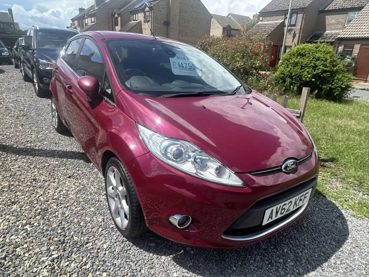 Used Ford Fiesta Titanium 96 HP (70 kW) 2012 Red Hatchback