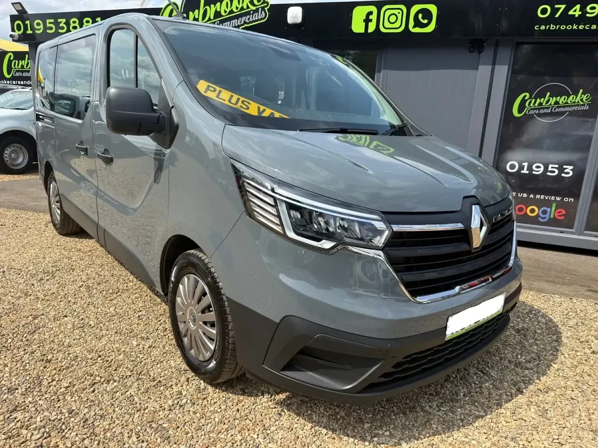Used Renault Trafic Business 150 HP (110 kW) 2023 Grey MPV