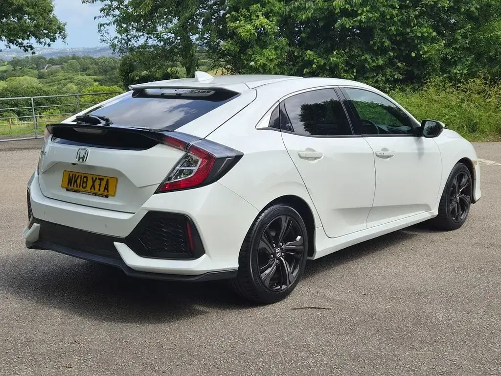Used Honda Civic EX 129 HP (94 kW) 2018 White Hatchback