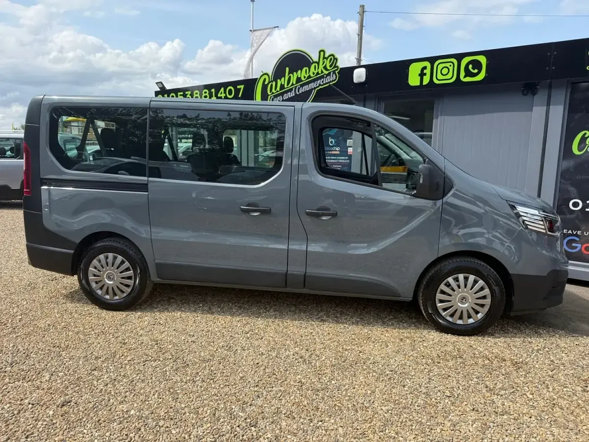 Used Renault Trafic Business 150 HP (110 kW) 2023 Grey MPV