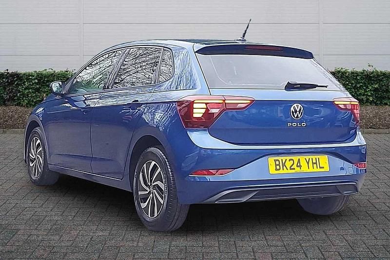 Used VW Polo Life 95 HP (69 kW) 2024 Blue Hatchback