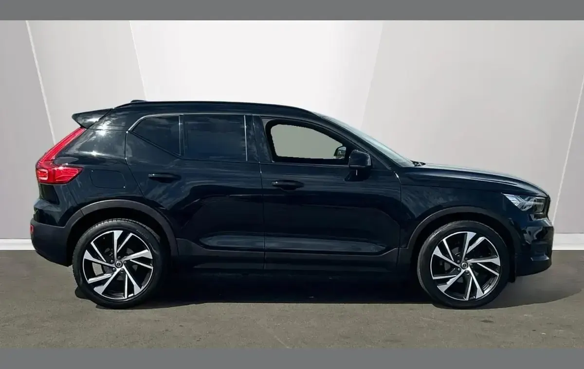Used Volvo XC40 R-Design Pro 161 HP (118 kW) 2021 Black SUV
