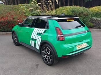 Used Renault R5 Komfort 110 kW (150 HP) 2025 Twotone metallic  pop green with black roof + re Hatchback