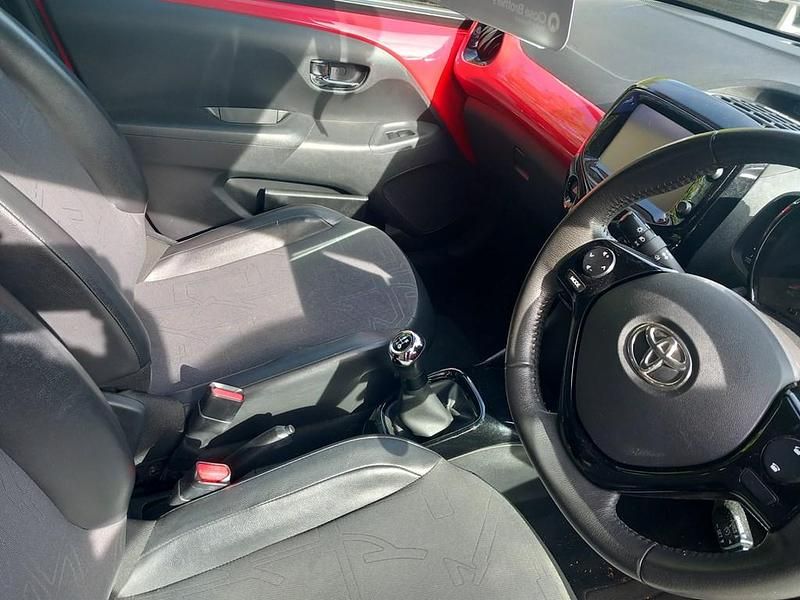 Used Toyota Aygo x-press 68 HP (50 kW) 2014 Red Hatchback