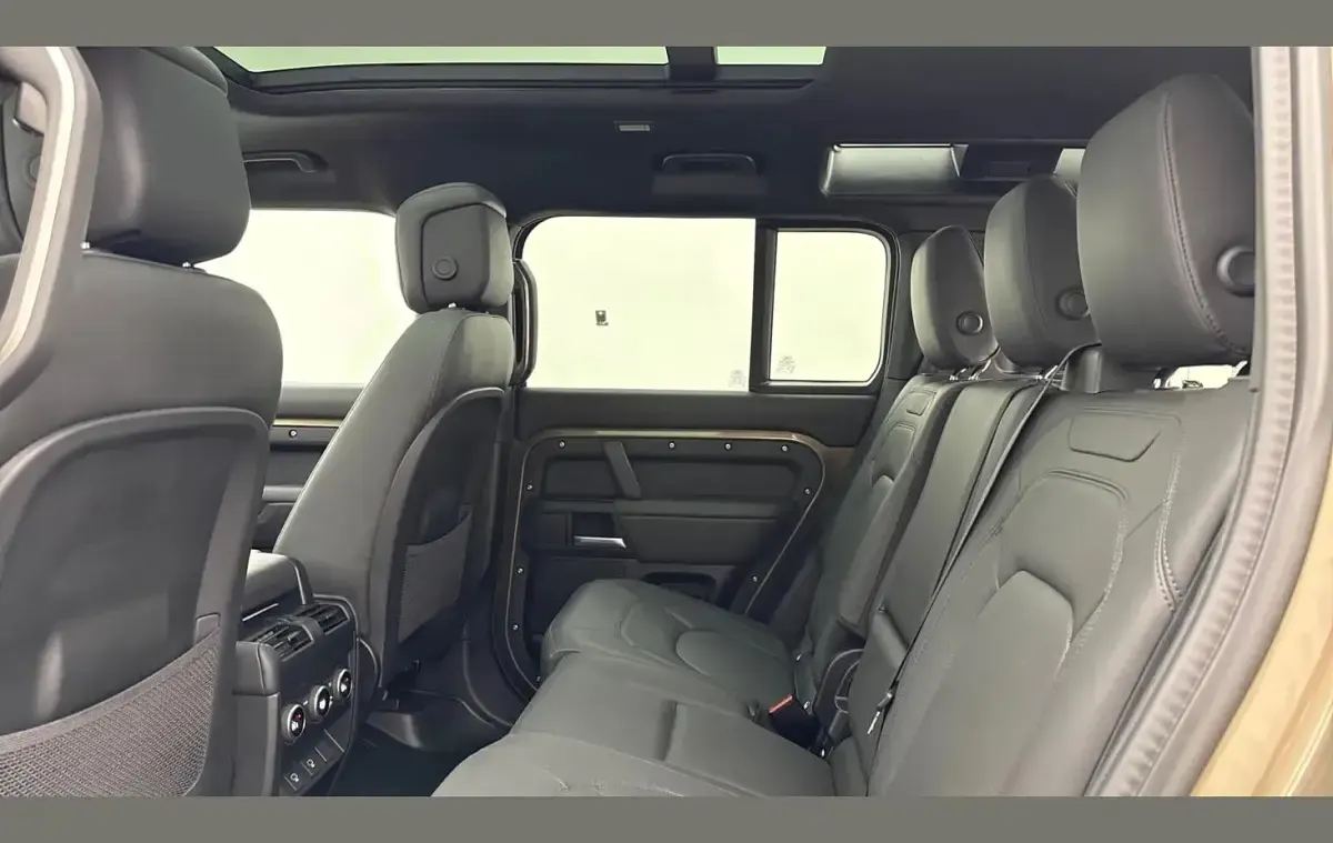 Used Land Rover Defender HSE Dynamic 344 HP (253 kW) 2025 Brown SUV