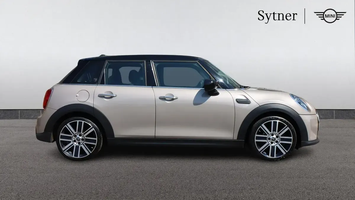 Używany Mini Cooper Exclusive 134 KM (98 kW) 2023 Szary Hatchback