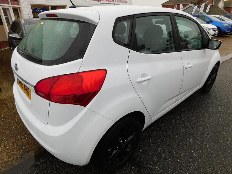 Used Kia Venga 123 HP (90 kW) 2015 White Hatchback