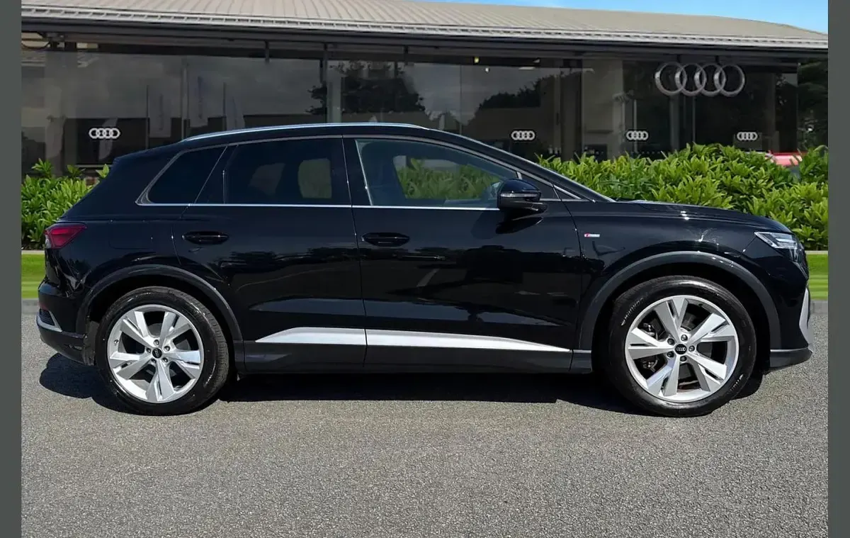Second-hand Audi Q4 e-tron S-Line 210 kW (286 CP) 2024 Negru SUV