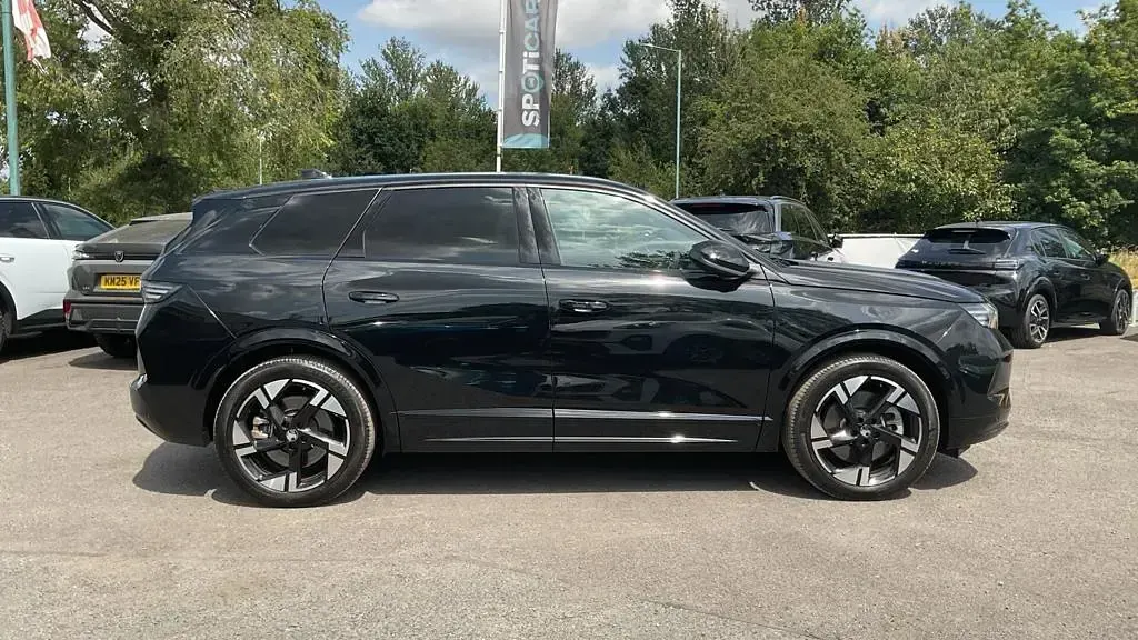 Used Vauxhall Grandland Ultimate 154 kW (210 HP) 2025 Black SUV