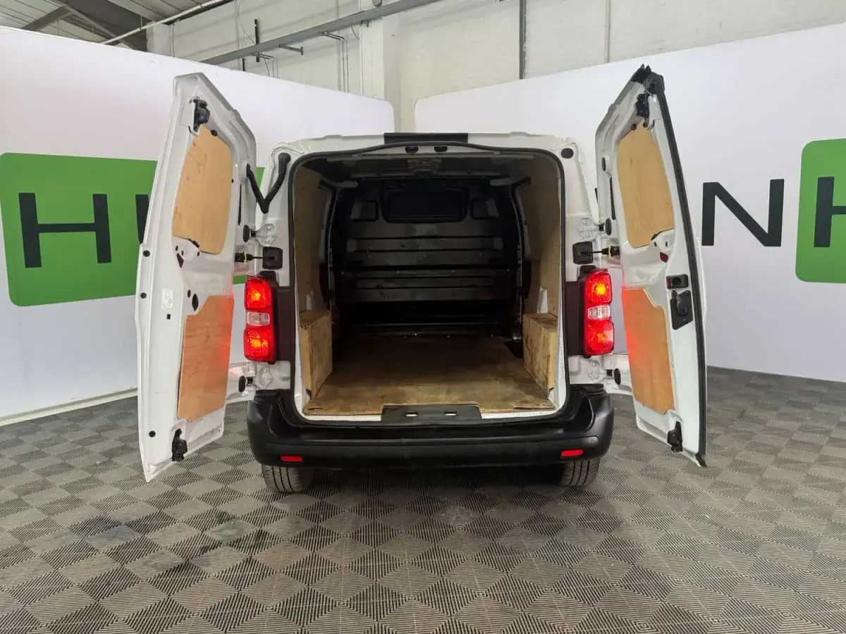 Second-hand Peugeot Expert Premium 2023 Alb Van