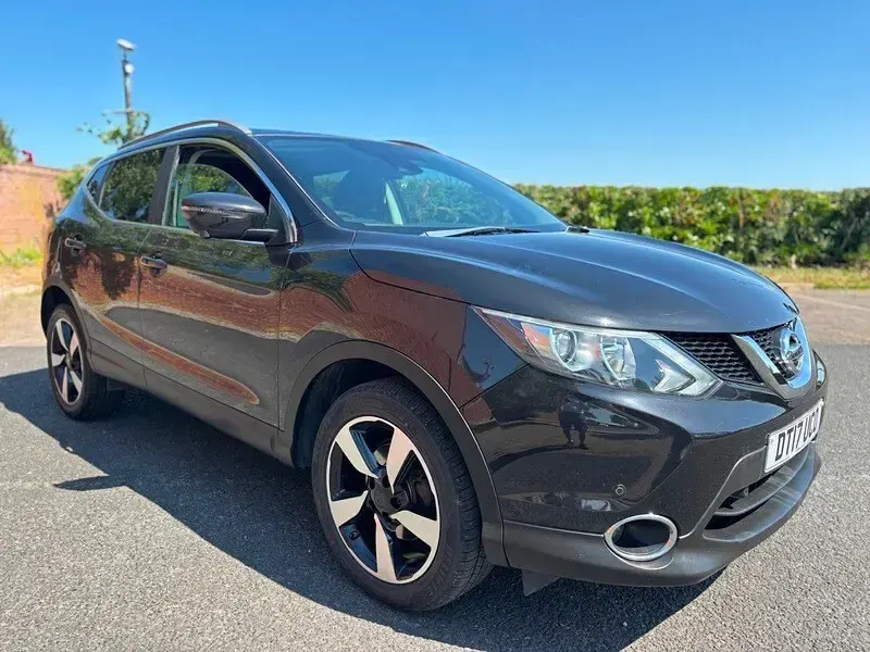 Used Nissan Qashqai N-Connecta 110 HP (80 kW) 2017 Black SUV