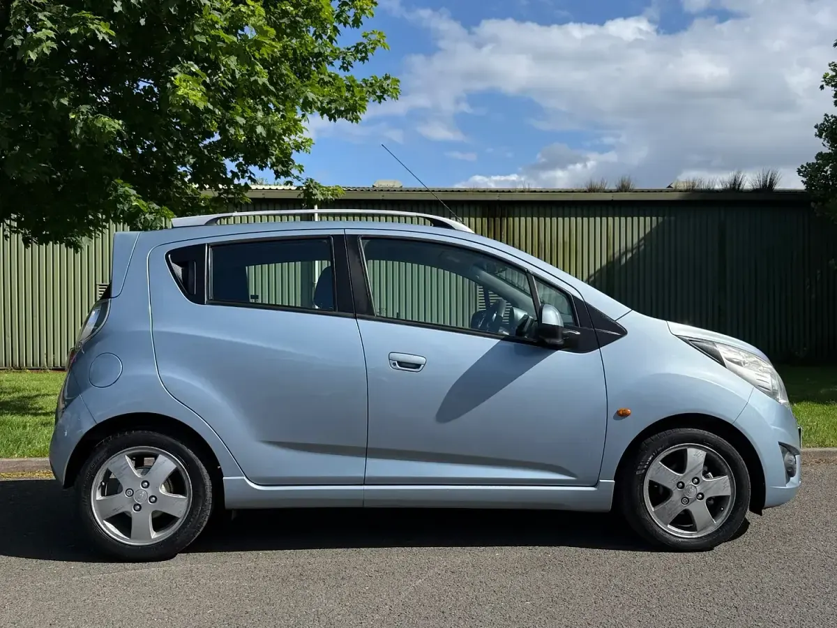 Used Chevrolet Spark LT 81 HP (59 kW) 2010 Blue Hatchback