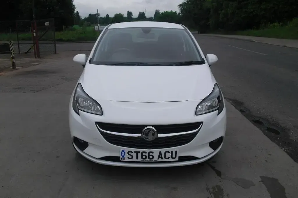 Used Vauxhall Corsa 75 HP (55 kW) 2016 White Hatchback