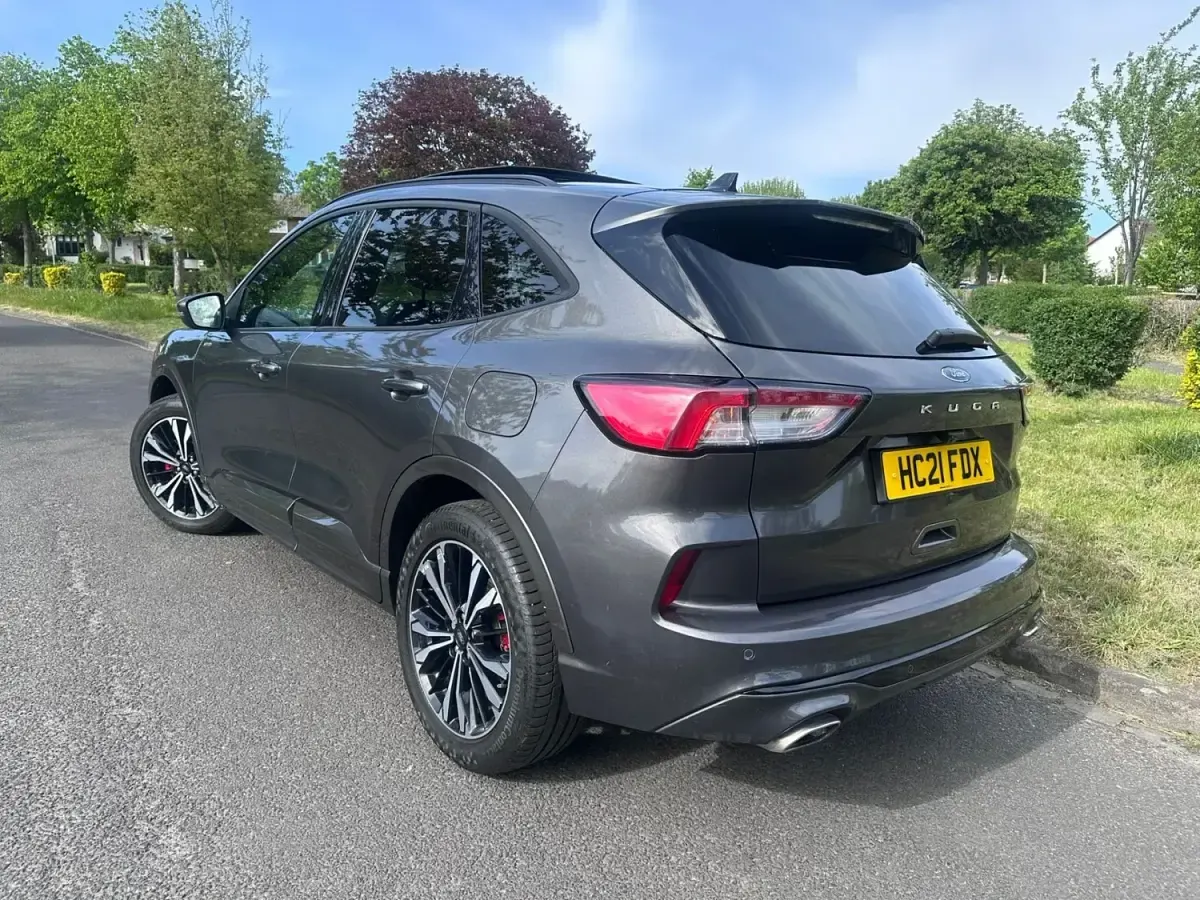 Usado Ford Kuga ST-Line X 190 HP (139 kW) 2021 Cinzento SUV